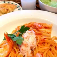 Snapdishの料理写真:海老と蟹のトマトクリームパスタ|てがーさん