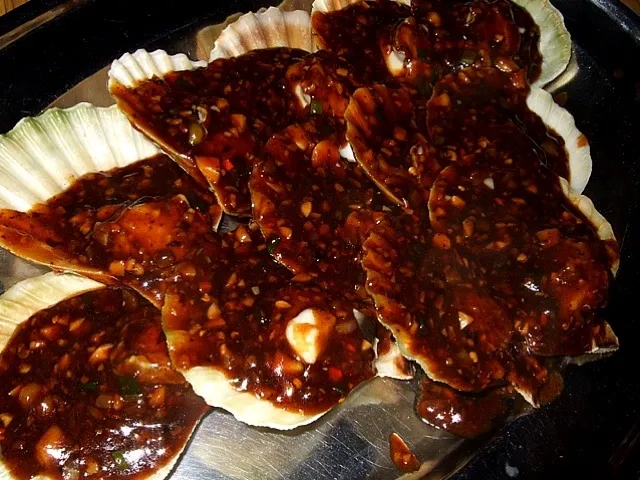 Snapdishの料理写真:Oyster Sauce Scallop with Garlic|Yvonne Limさん