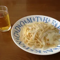 Snapdishの料理写真:玉ねぎのシンプルパスタ|うらけんさん