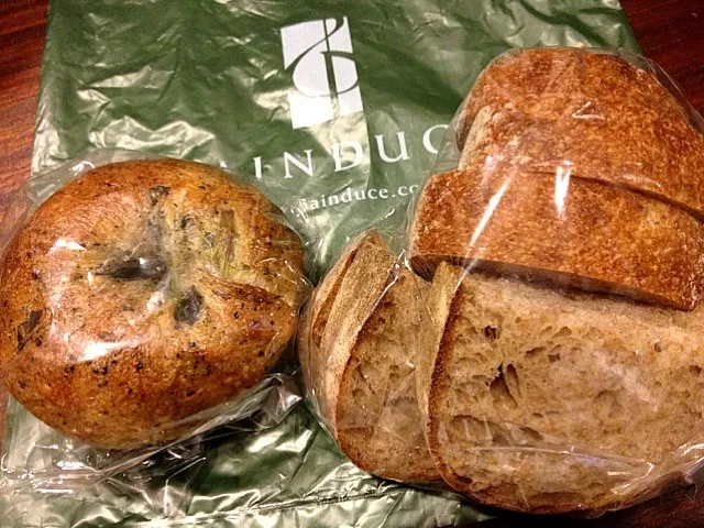 Spinach & black sesame Bagel , Whole wheat flour bread|Yayoweさん