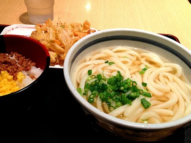 かけうどんとそぼろ丼|chan mitsuさん