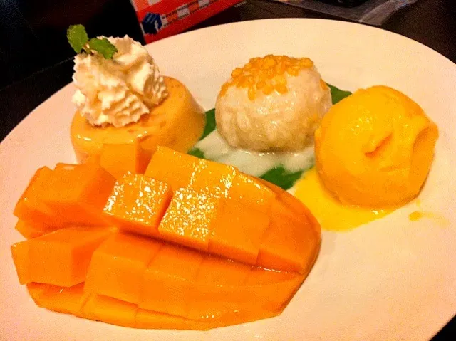 Mango sticky rice, Chiangmai Thailand|hayyanaさん