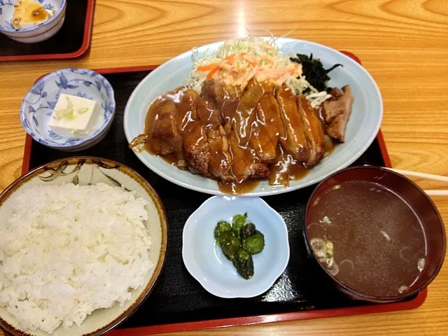 焼肉定食なんだけど。。まるでトンテキ！じゃ無くてビフテキ？|katsunori_999さん