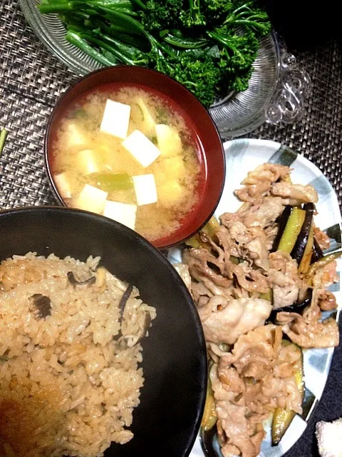 Snapdishの料理写真:#夕飯 長いブロッコリー、豚茄子ニンニク焼き、豆腐ネギ味噌汁、アサリ炊込みご飯((椎茸入り)。 アサリ炊込みご飯も味噌汁もおかわりしたもんね。|ms903さん