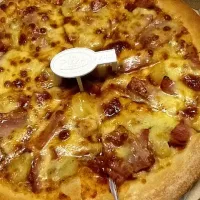 Snapdishの料理写真:Hawaiian Pizza with Extra Cheese|Little Tomatoさん