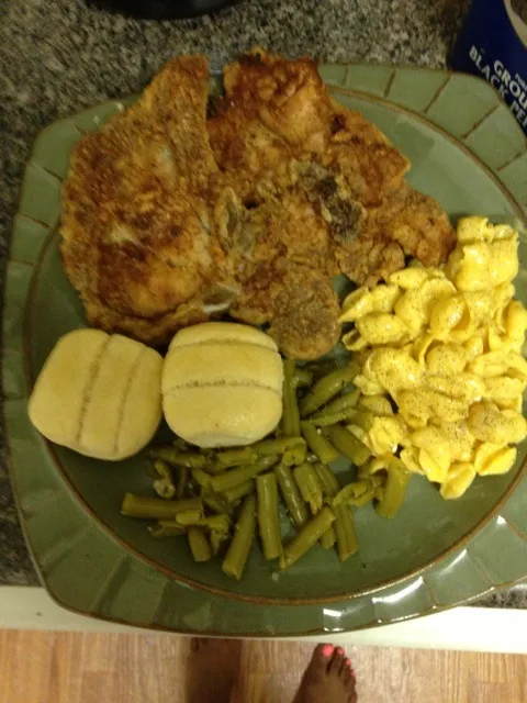 Pork chops, green beans and Mac and cheese plus rolls|nickey featherさん