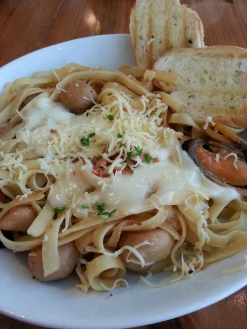 new zealand mussels and mushroom pasta|therese santosさん