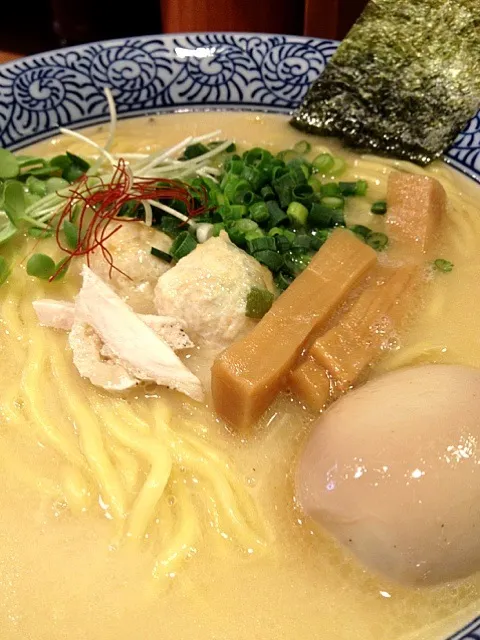 濃厚鶏塩ラーメン。ポタージュスープ並のとろみでした！|Tomyさん