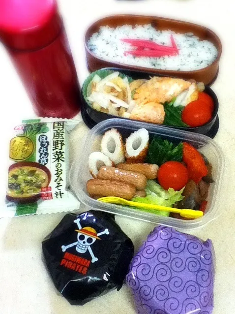 今日のJK&OL弁当。早弁用おにぎり、丸いほうがやっぱカワイイ^ ^ Today's lunch box.season-fresh onion,yammy!|hoppycowさん