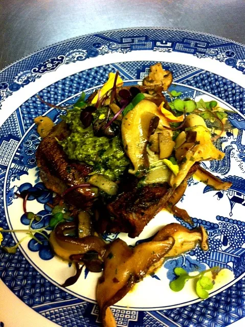 Filet Mignon with potato rosti, creamed watercress, and wild mushroom sauté|Mark Lubinskyさん