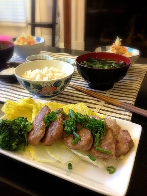 Salted pork satay with homemade sauce 塩豚ソテーと野菜色々御膳|Miko Koizumiさん