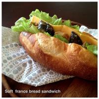 昨日の余ったズボラ飯でフランスパンサンドイッチ。