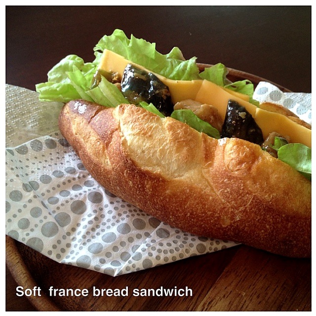 昨日の余ったズボラ飯でフランスパンサンドイッチ。