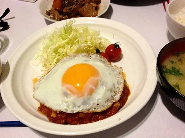 ハンバーグトマトソース、味噌汁、煮物|ぱんちゃんさん