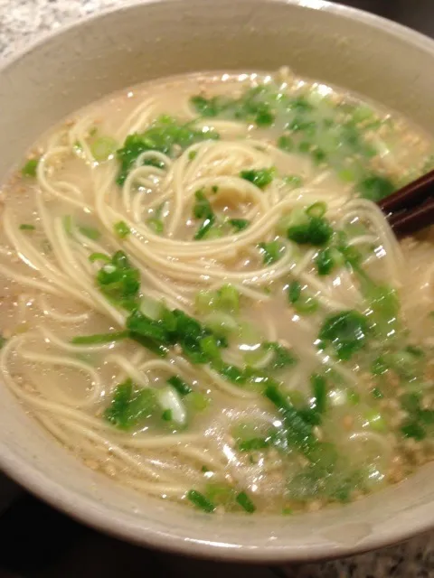 Snapdishの料理写真:味のマルタイ 博多長浜とんこつラーメン 細麺仕上げ|中華蕎麦 銀時さん