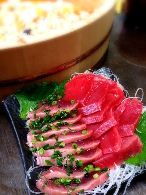 酢飯と共にマグロとカツオ♡|まみさん