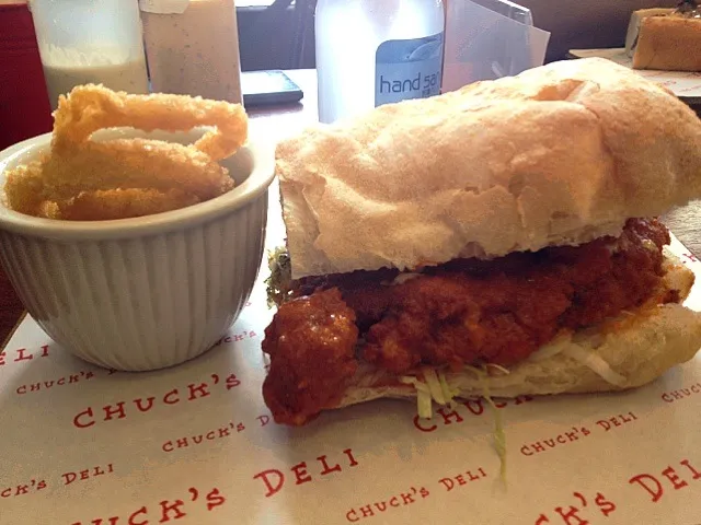 Spicy buffalo chicken sandwich with onion rings|vica ortegaさん