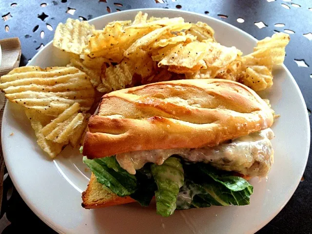 Chicken Caesar sandwich and chips from La Madeline|Elise Templetさん