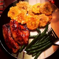 Tilapia with Tostones and green beans|joelさん