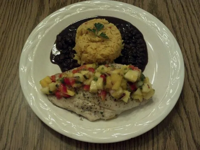 Snapdishの料理写真:Snapper with Mango Salsa served with Black Beans ans Yellow Rice|Wil Millerさん