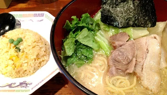 ラーメンと半チャーハン|ヒロさん