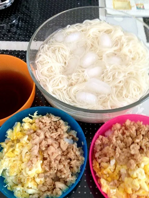 ふーちゃんの昼ごはん☆暑いからそうめん&そぼろごはん|MEGUMIさん