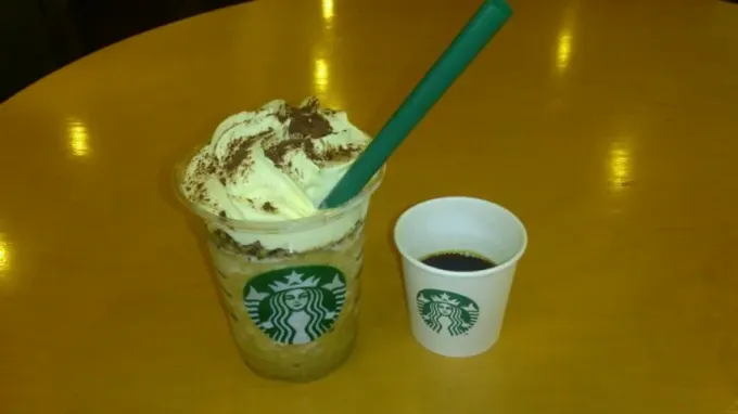 Snapdishの料理写真:スタバのコーヒーティラミスフラペチーノです。食感が最高です。|けんいちさん