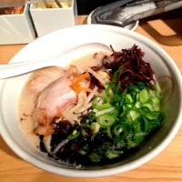 Snapdishの料理写真:豚骨ラーメン|risaさん