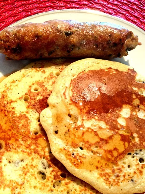 Blueberry pancakes and garlic and herb sausage|Ong Sor Fernさん