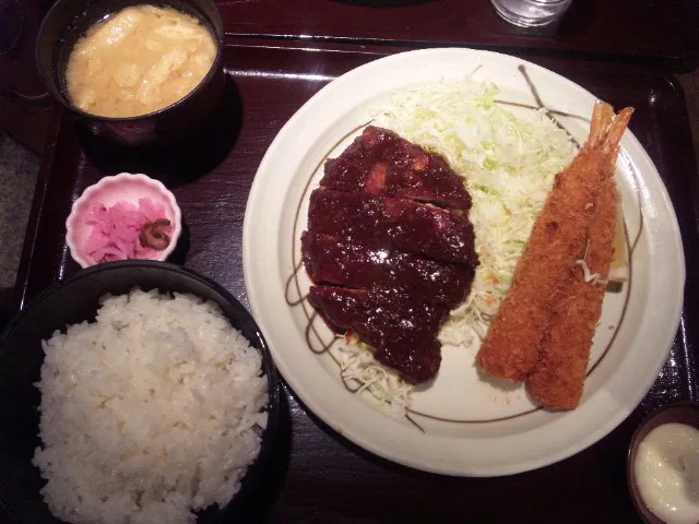 名古屋駅にて。味噌かつ＆エビフライ定食(*´∀｀)名古屋めし大好き！|げんちゃんさん