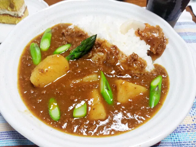 アスパラと新じゃがカレー|シェリリンさん