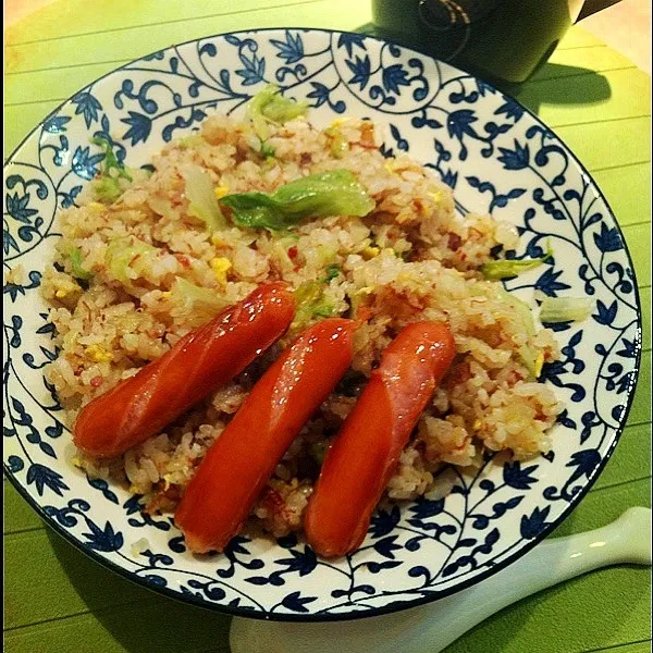 旦那ご飯いらんから、一人飯。。コンビーフ炒飯ウインナーも（笑）(^-^)|♡♡ai♡♡さん