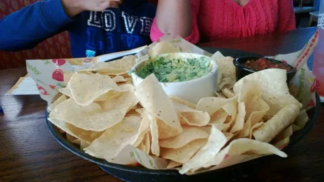 Chips and dip from Applebee's|brittanyさん