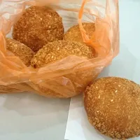 Kuih comel ada inti sardin kat dlm. Goreng dan disaluti something yang rangup! Yummy!|Nur Hanisaさん