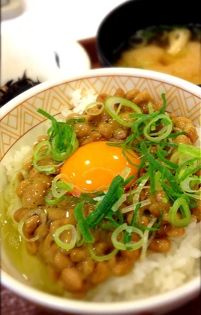 朝寝坊ご飯  すき家の朝定食|寺尾真次さん