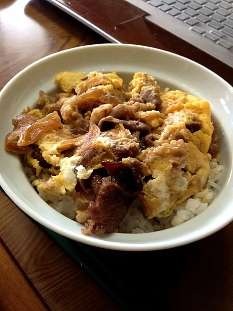 卵とじ牛丼|づんださん