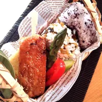 高菜とゆかりのおむすびと鶏つくねのお弁当|ストウさん