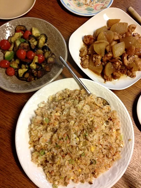 Snapdishの料理写真:★鶏と大根の炊いたん★シャケ玉炒飯☆なすびとアボカド炒めたった〜|三宅 里美さん