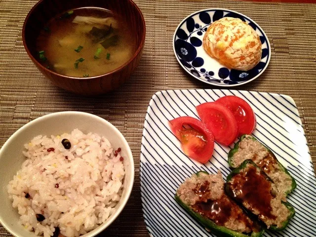 ピーマン肉詰め  トマト  味噌汁  清見オレンジ|ikukoさん