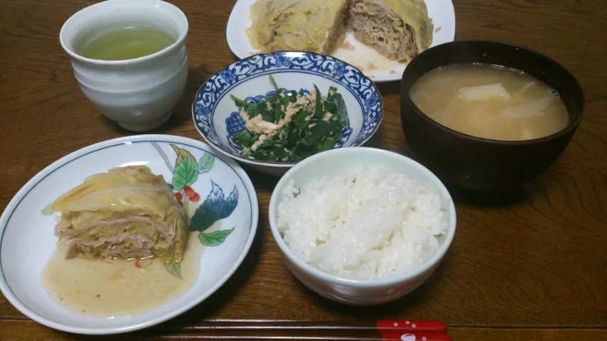 キャベツと豚の重ね蒸し＆ニラ玉＆じゃがいもと玉ねぎの味噌汁|えっちゃんさん