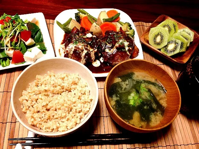 野菜もりもりチーズハンバーグ定食|ゆうさんさん