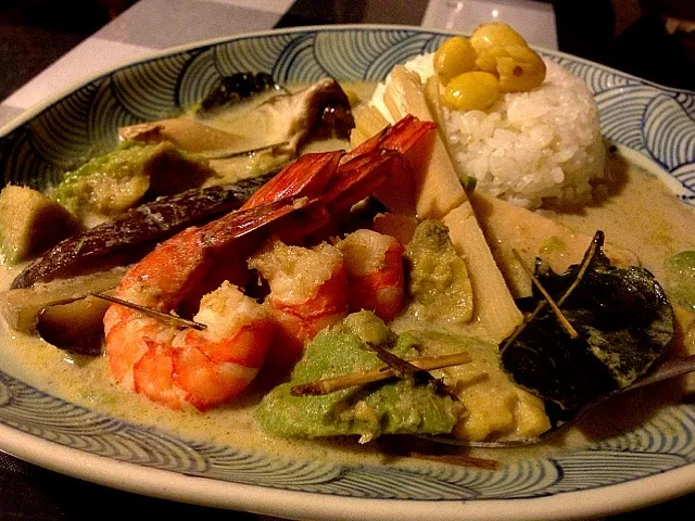 Snapdishの料理写真:アボカドグリーンカレー Thai green curry with avocado|romieさん