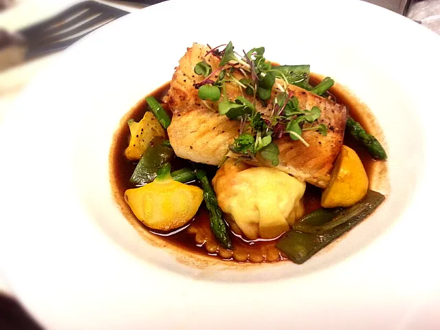 seared cod, lobster ravioli with spring vegetables|scott tealさん