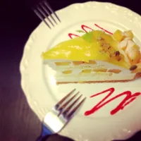 Snapdishの料理写真:マンゴーケーキ💛|Rinさん