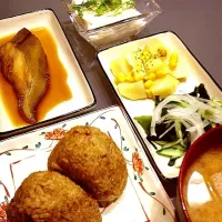 Snapdishの料理写真:焼きオニギリな朝食♪|苅込真樹さん