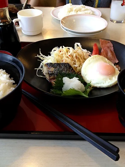 ジョイフル幕の内が最近の朝ご飯。|たのさん