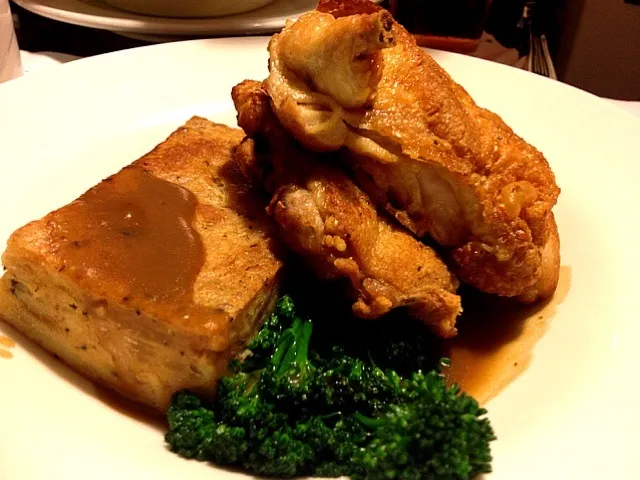 Roast chicken with savoury bread and butter pudding and broccolini from TDL@washington hilton|Ong Sor Fernさん