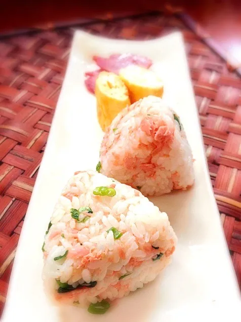 Snapdishの料理写真:Rice ball of salmon🍙鮭おむすび|🌈Ami🍻さん