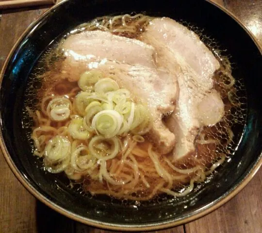 Snapdishの料理写真:隠れ名店シリーズ。あぶら加減が絶妙なヨッパライに優しいしょうゆラーメン＠アンバー|snapkinさん