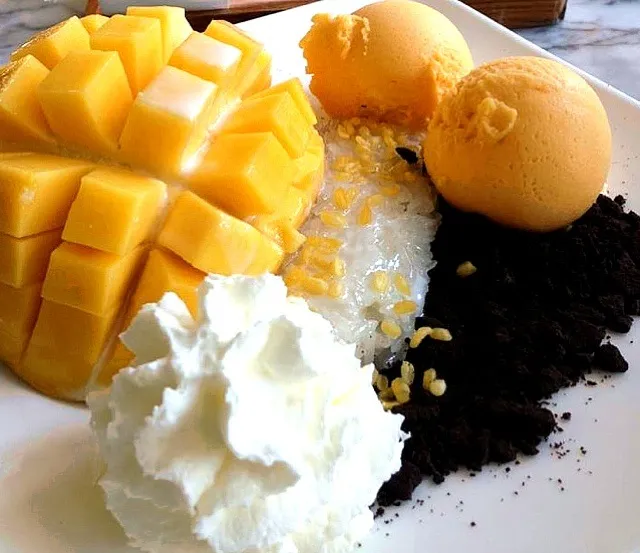 Snapdishの料理写真:mango oreo summer breeze|siwanee loonthaさん